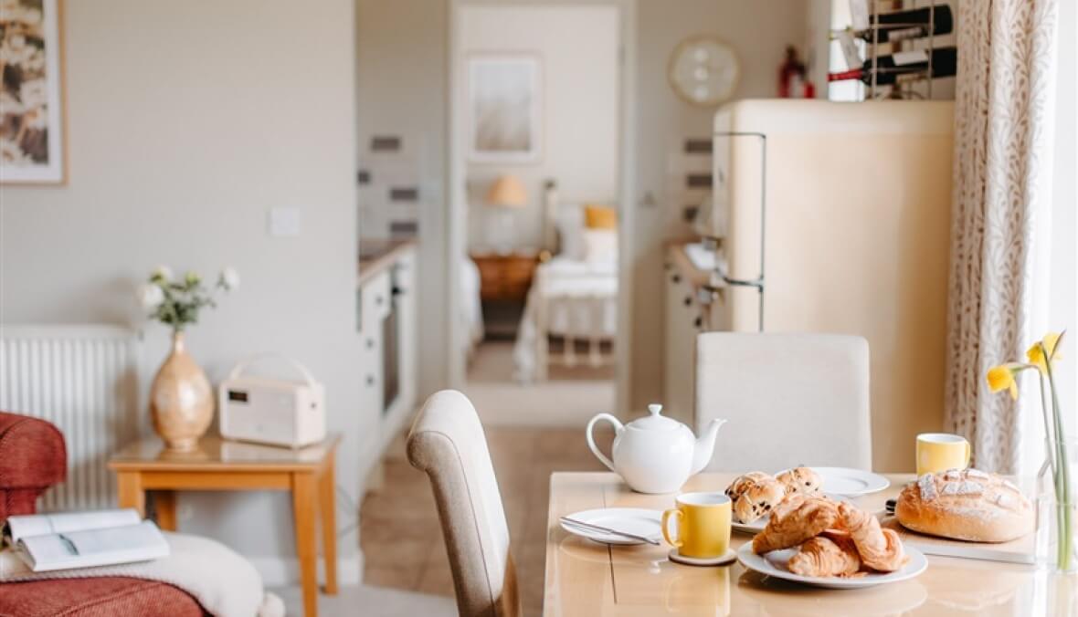 Lemon Cottage Dining Area