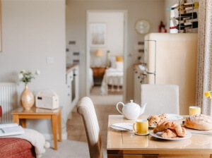 Lemon Cottage Dining Area