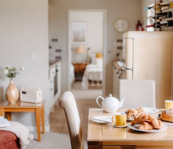 Lemon Cottage Dining Area