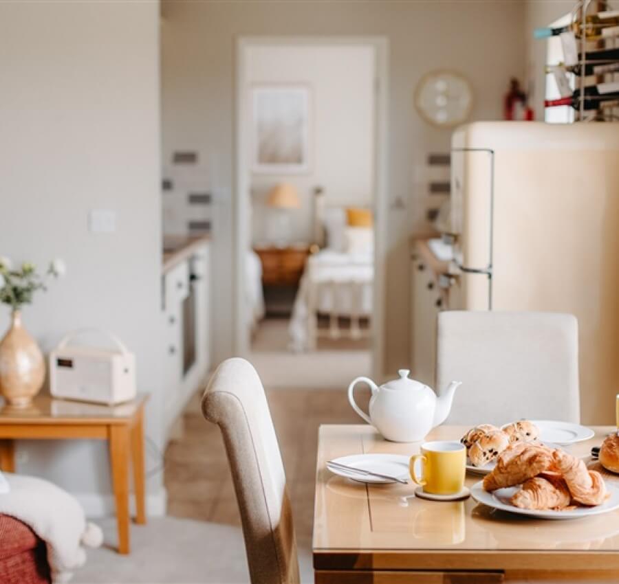 Lemon Cottage Dining Area