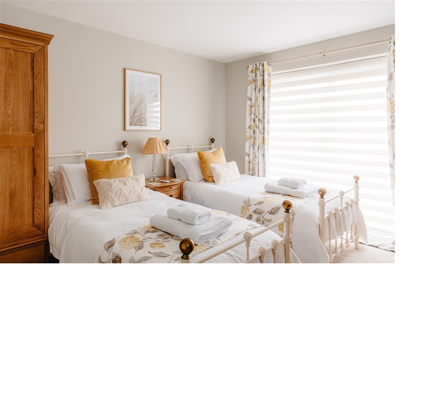 Lemon Cottage Twin Bedroom