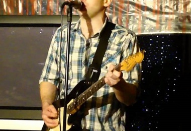 Live Music - Carl Robinson