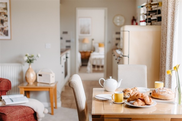 Lemon Cottage Dining Area