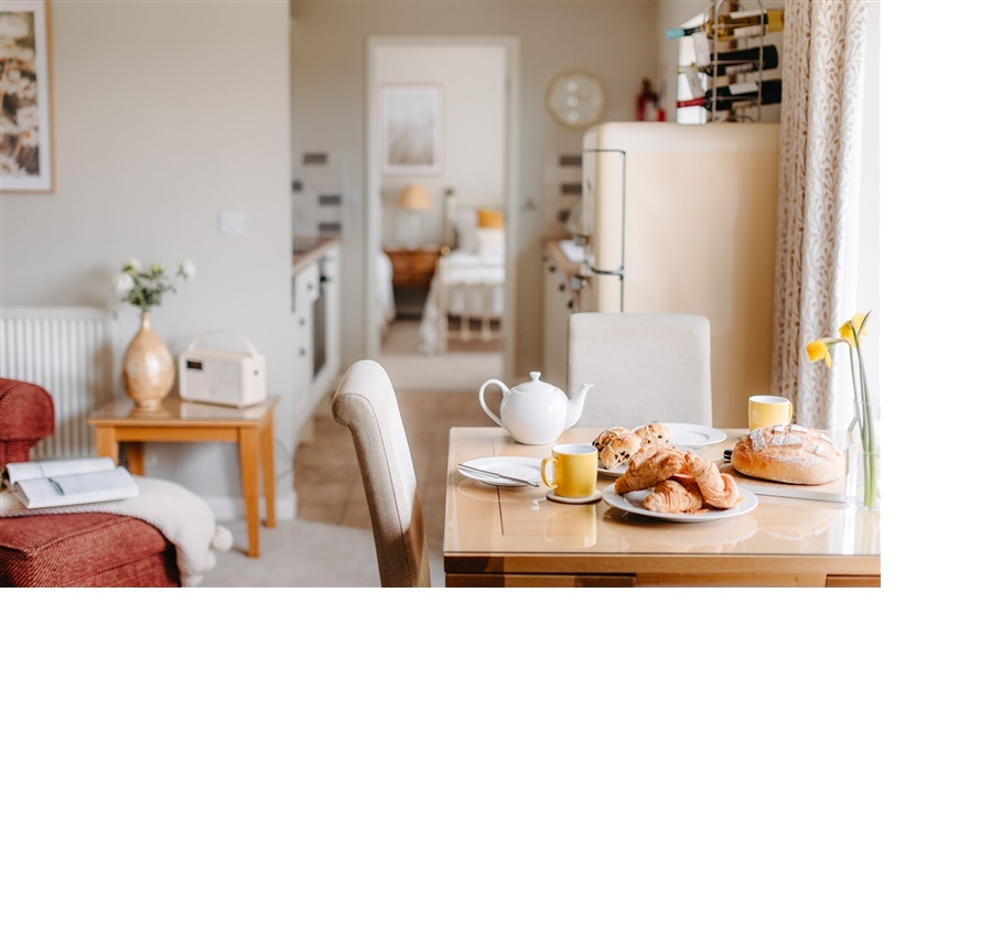 Lemon Cottage Dining Area