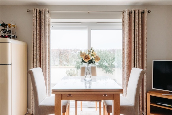 Lemon Cottage Dining Area